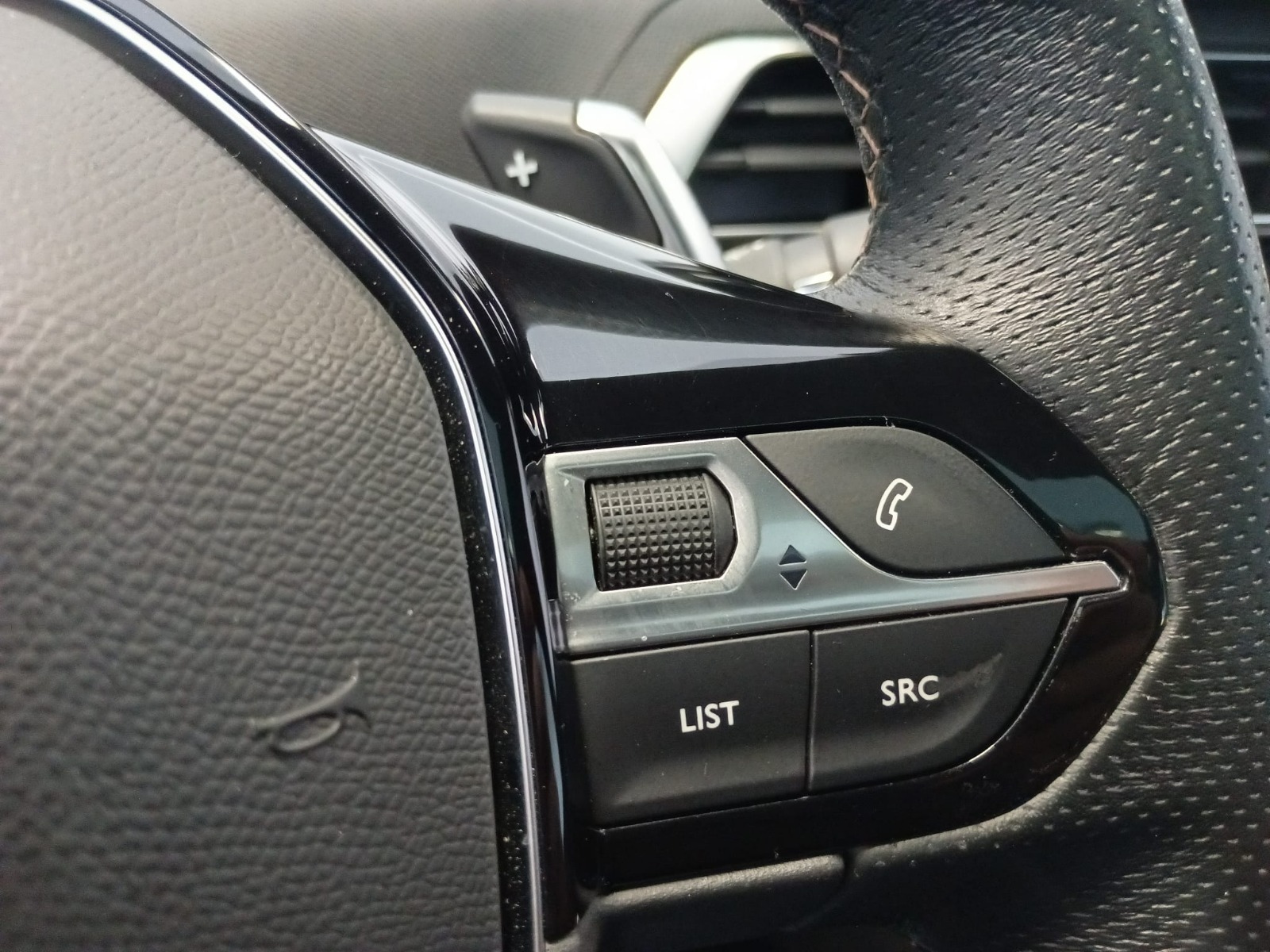 PEUGEOT 5008 31